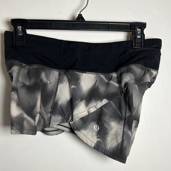 Lululmeon Speed Short 2.5” blush blossom, alpine white and black - Picture 3 of 4